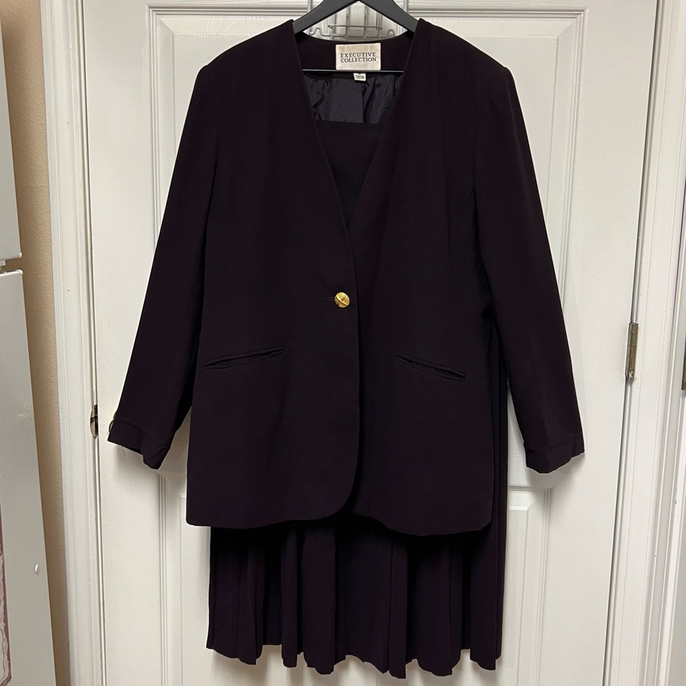 Executive Collection Dark Purple Two-Piece Suit Set